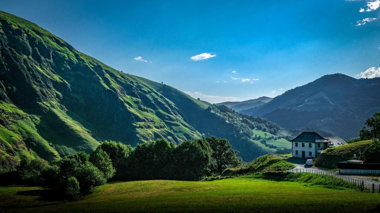 Tente Safari Lodge Ferme Carrique Tardets-Sorholus Екстериор снимка